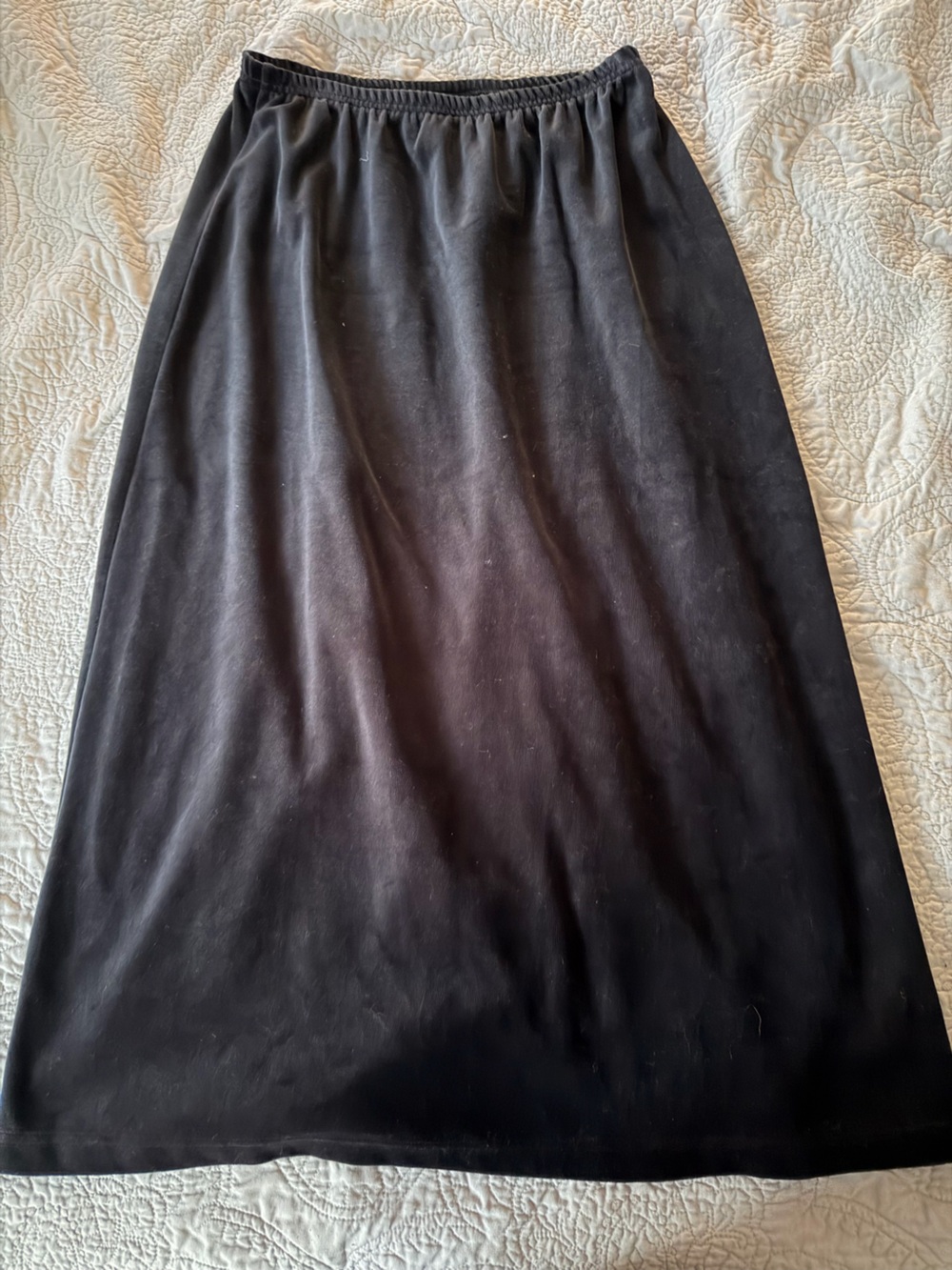 Vintage 90s Classic Black Elastic-Waist velvet
Midi Skirt